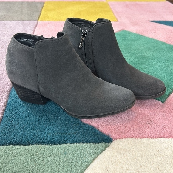 Blondo Villa Waterproof Dark Grey Suede Ankle Boots Booties - Picture 1 of 17